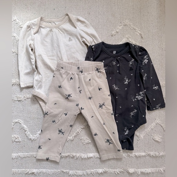 GAP Other - Baby Gap Organic Set